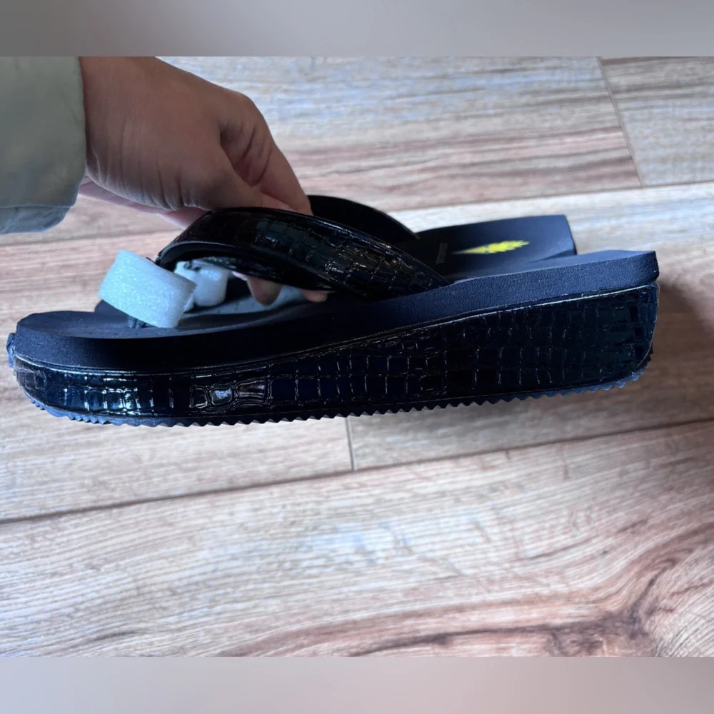 Woman’s Black sandals size 9 - Picture 2 of 4